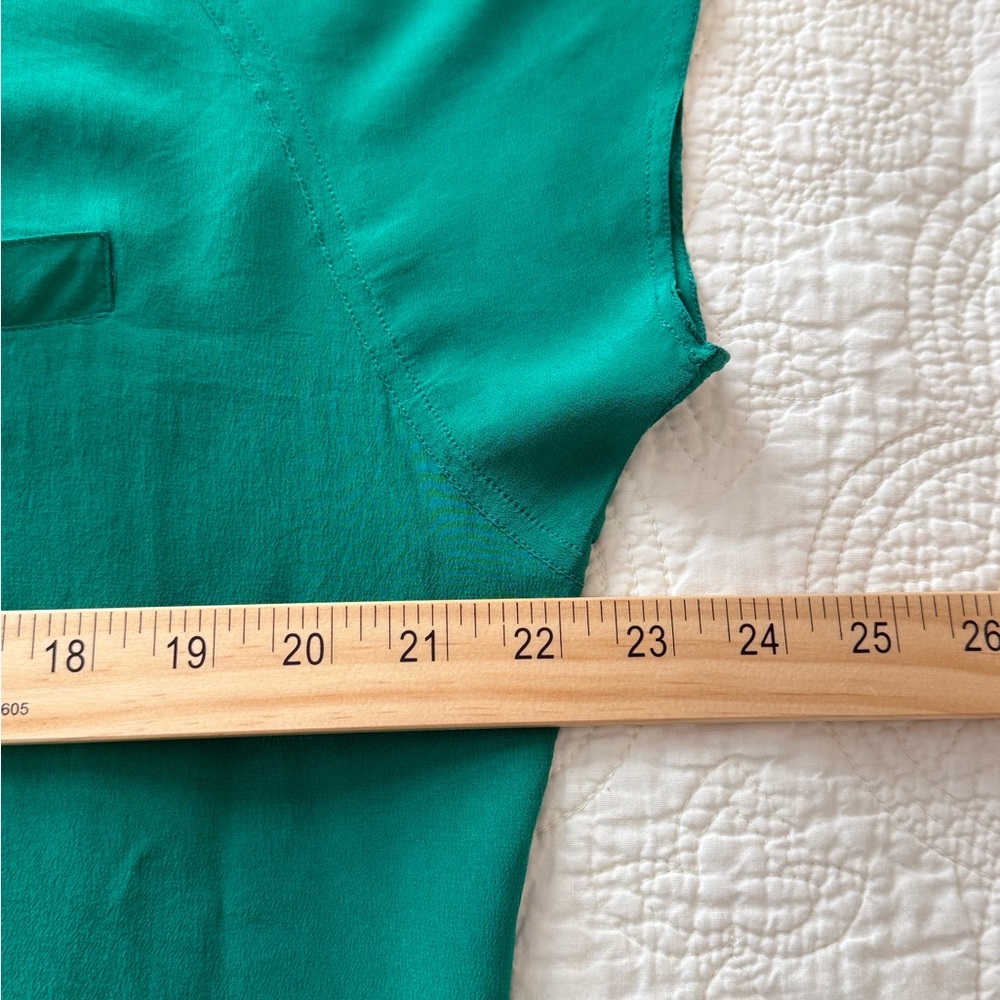 Silk Short Sleeve Top. Soft and luxurious. - Picture 5 of 6